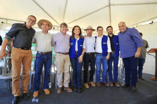 Governo de Goiás doa 250 toneladas de milho a produtores de leite em vulnerabilidade