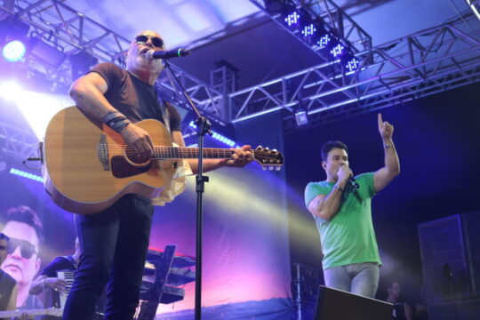 Festa do Trabalhador de Ouvidor contou com um mega show de Rick & Renner e sorteio de prêmios