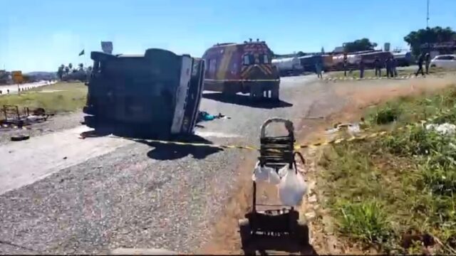 Acidente entre caminhão e caminhonete mata uma pessoa na BR-452, em Goiás