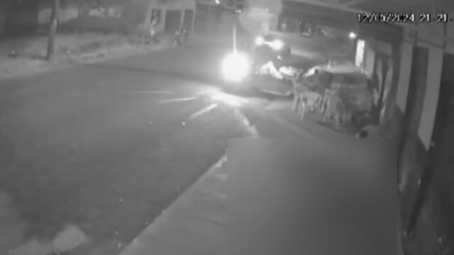 VÍDEO: Homem é morto e outro fica gravemente ferido após serem baleados em frente a estabelecimento comercial em Araguari, MG