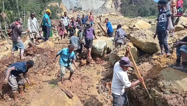 Mais de duas mil pessoas vivas ficaram soterradas em deslizamento de terras na Papua Nova Guiné