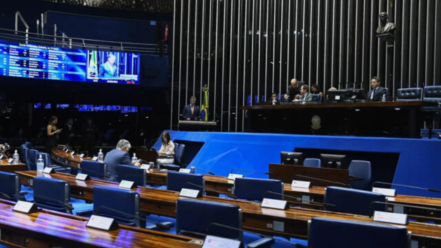 Senado adia votação de taxa de 20% para compra no exterior até US$ 50