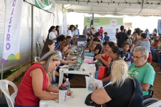 Mais 751 famílias de Catalão vão ser beneficiadas com os programas Mães de Goiás e Dignidade