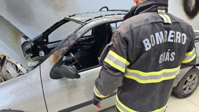 Incêndio em veículo mobiliza Corpo de Bombeiros em Catalão