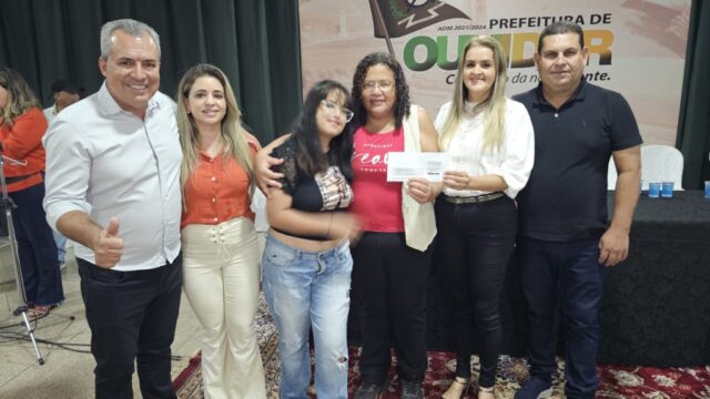 Prefeito Cebinha realiza entrega de nova etapa do cartão “Moradia Digna” em Ouvidor