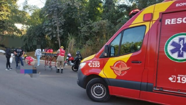 Mulher fica ferida após queda de moto em Caldas Novas