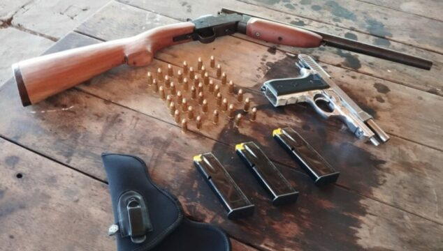 Homem é preso, em flagrante, com armas de fogo em Catalão