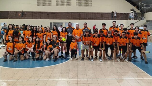 Projeto de vôlei da ABECAT em Ouvidor oferece aulas gratuitas para jovens