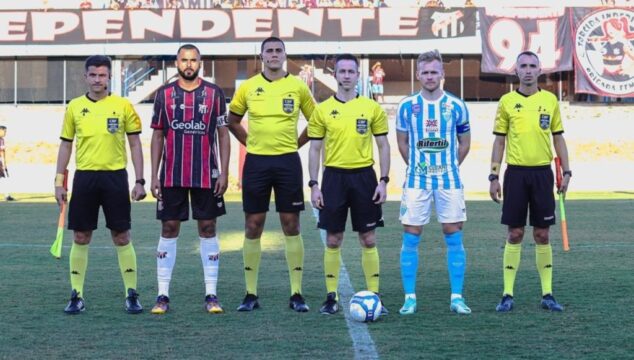 Goleiro Cleriston defende pênalti e garante empate do Crac contra o Anápolis em 0 a 0