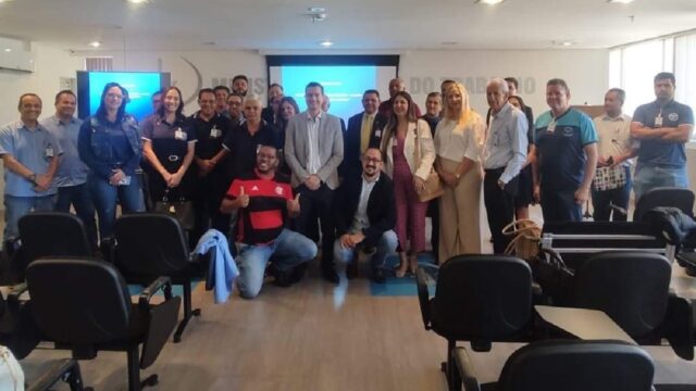 Dirigentes do Sindicato Metabase encontro sobre práticas antissindicais