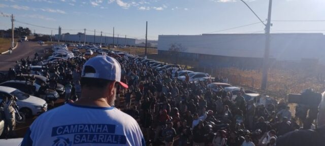 SIMECAT suspende negociação com a John Deere e trabalhadores aprovam carta de greve