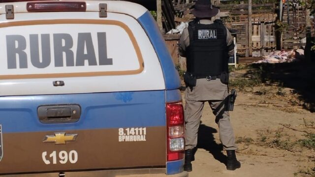 Polícia flagra abate clandestino de bovino na zona rural de Catalão; dois suspeitos são conduzidos à delegacia