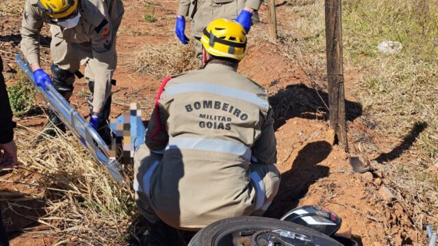 Mulher fica ferida após queda de moto em rodovia municipal de Catalão