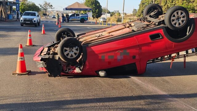 Motorista tem ferimentos leves após colisão seguida de capotamento na GO-330 em Catalão