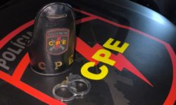 CPE prende foragido da Justiça durante operação no bairro Santa Helena, em Catalão CPE prende foragido da Justiça durante operação no bairro Santa Helena, em Catalão