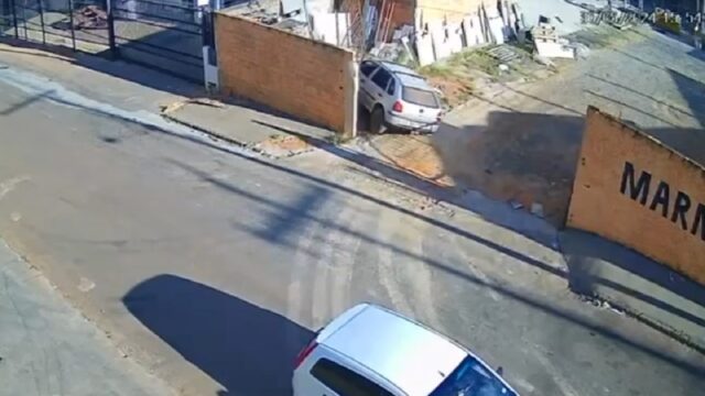 Alerta de segurança: Veículo desgovernado em Catalão destaca a importância do freio de mão; Veja vídeo