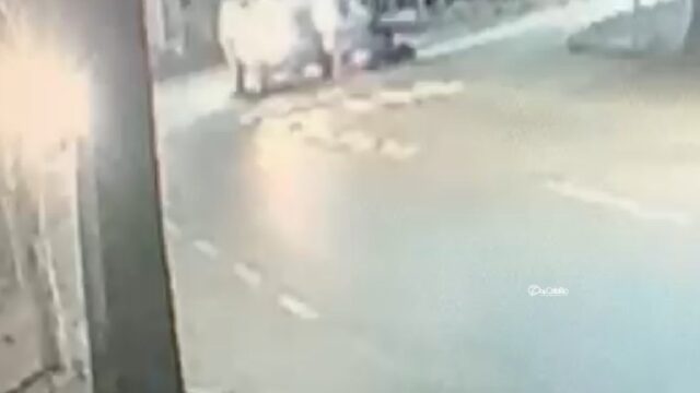VÍDEO: Câmera de segurança flagra acidente; motorista foge sem prestar socorro em Catalão