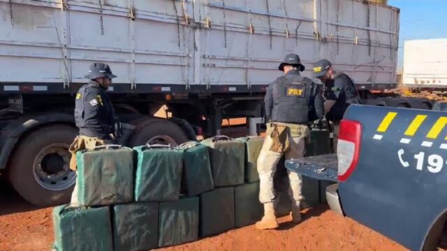 Caminhão é apreendido com quase 600 kilos de droga em Goiás