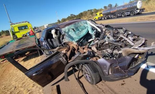 Uberlândia: Motorista morre e mulher e crianças ficam feridas em acidente entre carro e caminhão na BR-050