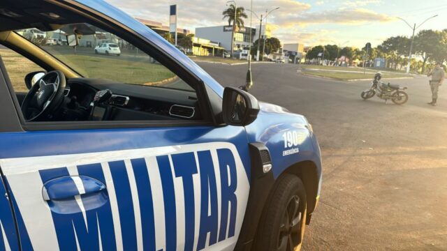 Acidente de trânsito em Catalão: Colisão entre carro e motocicleta deixa um ferido