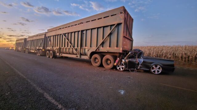 Tragédia na GO-319, em Goiatuba: colisão entre carro e caminhão deixa três mortos