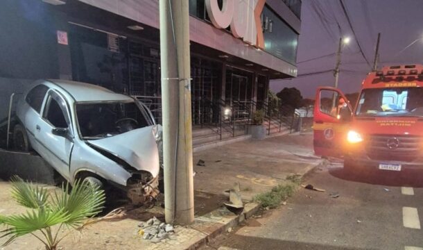 Uberlândia: Carro invade academia na Avenida João Naves de Ávila e deixa dois feridos