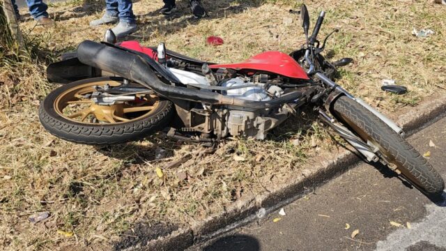 Duas pessoas ficam feridas após acidente entre duas motos em Catalão