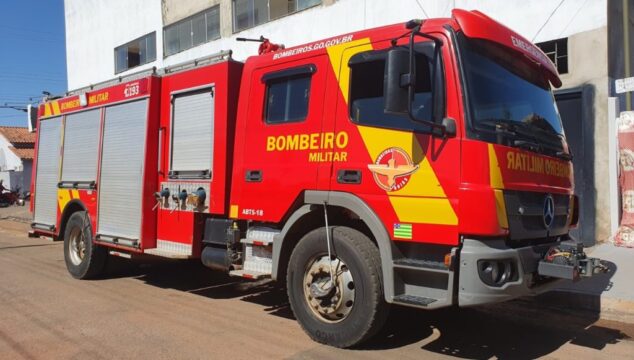 Corpo de Bombeiros combate incêndio em prédio de Catalão