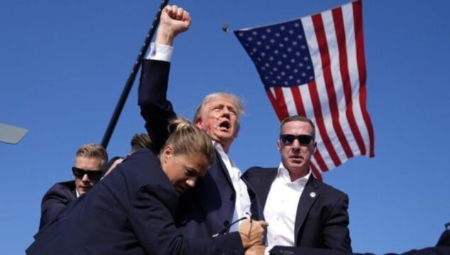 Trump é retirado de comício após tiros; ex-presidente foi ferido na orelha