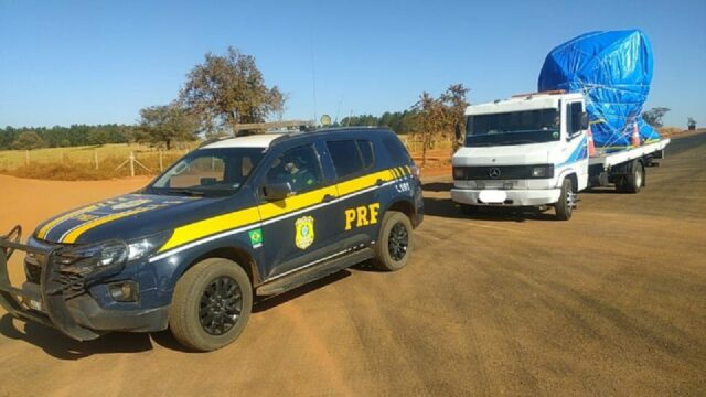 PRF apreende dois veículos com sinais identificadores adulterados em Catalão