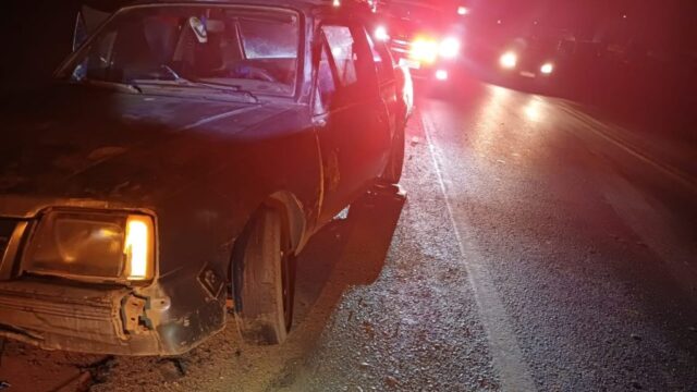 BR-050: Motorista inabilitado fica com veículo preso em desnível em Catalão