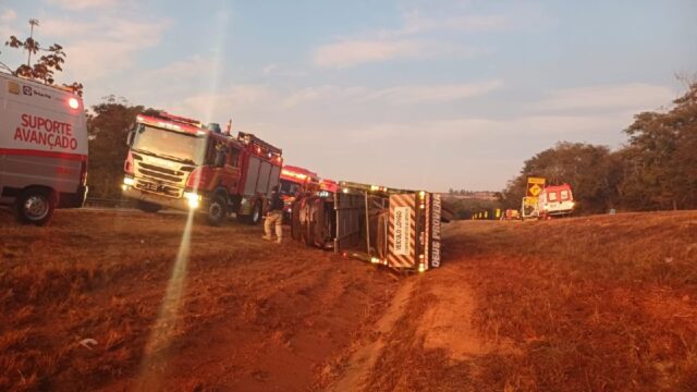 Grave acidente com caminhão cegonha na BR-060 deixa motorista morto em Abadiânia, GO