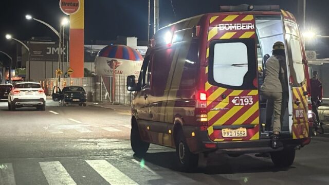 Mulher fica ferida após colisão entre moto e carro no Centro de Catalão