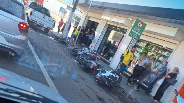 Motorista evita tragédia ao colidir com seis motos estacionadas em Catalão