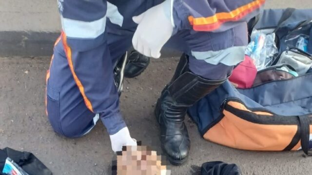 Motociclista fica gravemente ferido após colisão com poste de concreto em Catalão