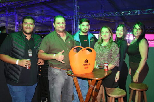 Camarote Rifertil atrai público elegante na abertura do Rodeio PBR Brasil; veja fotos