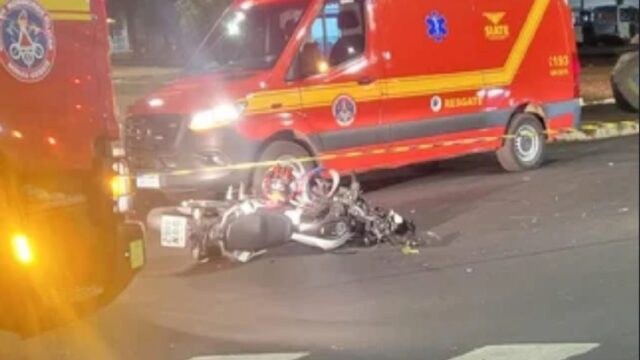 Acidente entre carro e moto deixa motociclista gravemente ferido em Uberlândia