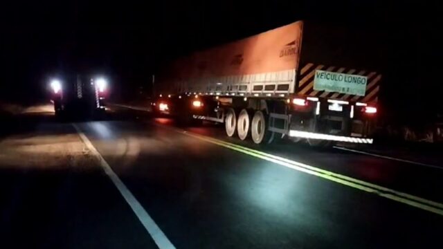 Idoso é preso após ser flagrado dirigindo bitrem de forma perigosa em Goiás