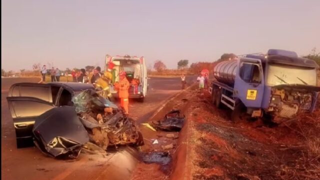 Motorista de carro fica em estado grave após batida com caminhão em rodovia de Ituiutaba