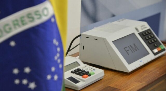 Restrições eleitorais começam a valer a partir deste sábado (6); saiba como denunciar irregularidades
