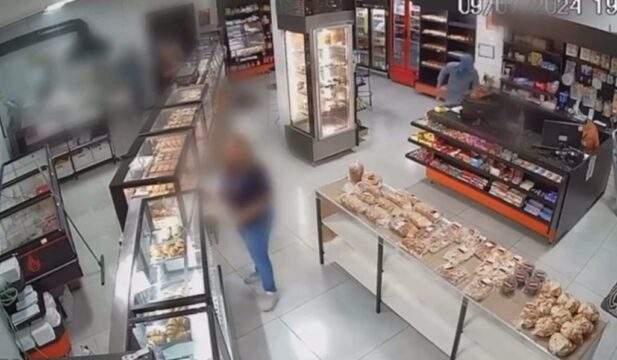 VÍDEO: Cliente esconde celular e passa despercebida durante assalto a padaria em Uberlândia