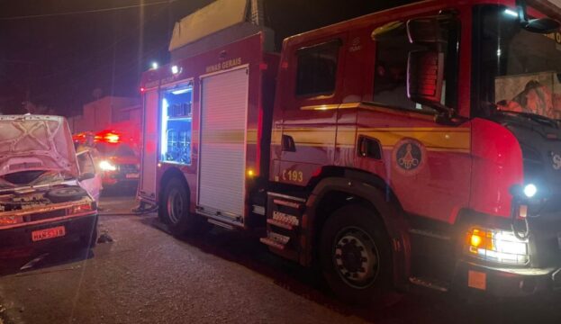 Incêndio em residência mobiliza bombeiros e polícia em Araguari