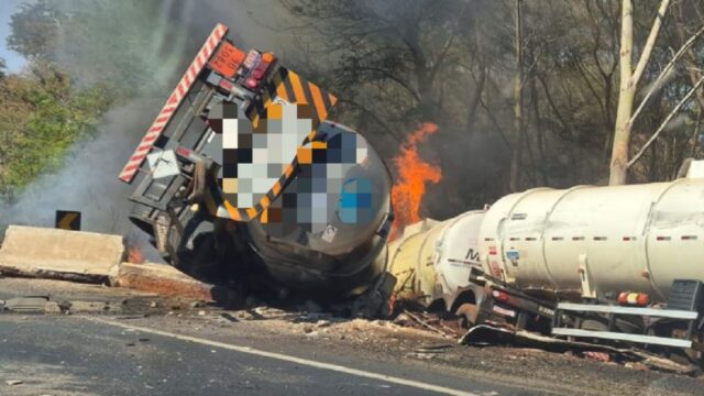 Grave acidente entre duas carretas na BR-050 em Araguari deixa pistas interditadas