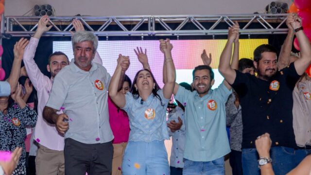 Lorena e José Maurício são anunciados como candidatos da coligação 'Por Amor a Davinópolis' em evento de destaque na cidade