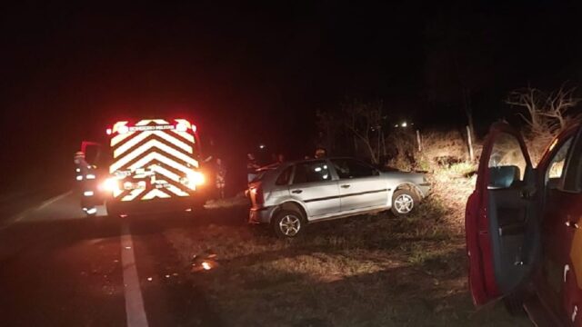 Colisão traseira deixa uma mulher ferida na GO-330, próximo à Ouvidor