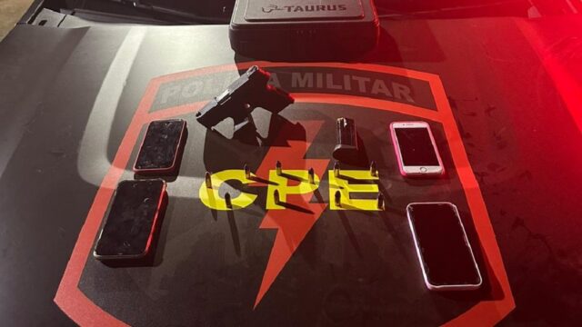 Arma e munições são apreendidas com casal no bairro Copacabana, em Catalão