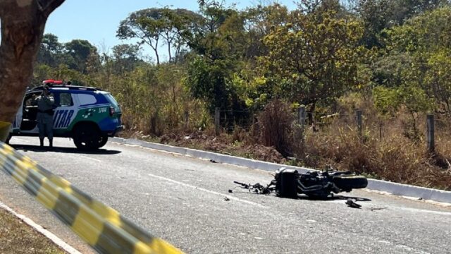 Motociclista morre e passageira fica em estado grave em acidente em Caldas Novas