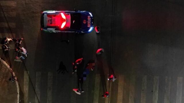 Ciclista fica ferido após ser atropelado por carro no centro de Ouvidor