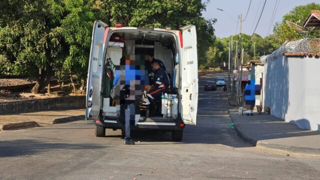 Jovem fica ferida em queda de moto no bairro Santo Antônio, em Catalão