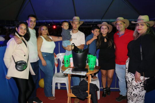Confira as fotos exclusivas da coluna social do Zap Catalão no show do Trio Parada Durada no Ouvidor Rodeio Show 2024